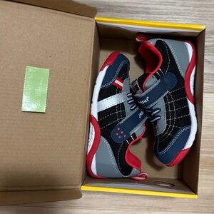 NIB Tsukihoshi kaz sneakers
